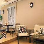 Bed & Breakfast Little Queen 4*