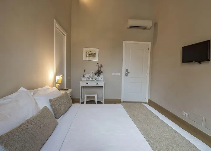 Little Queen Nocleg ze śniadaniem 4*